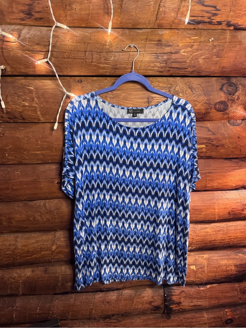 DG2 by Diane Gilman Blue and White Short Sleeve Pattern Tee